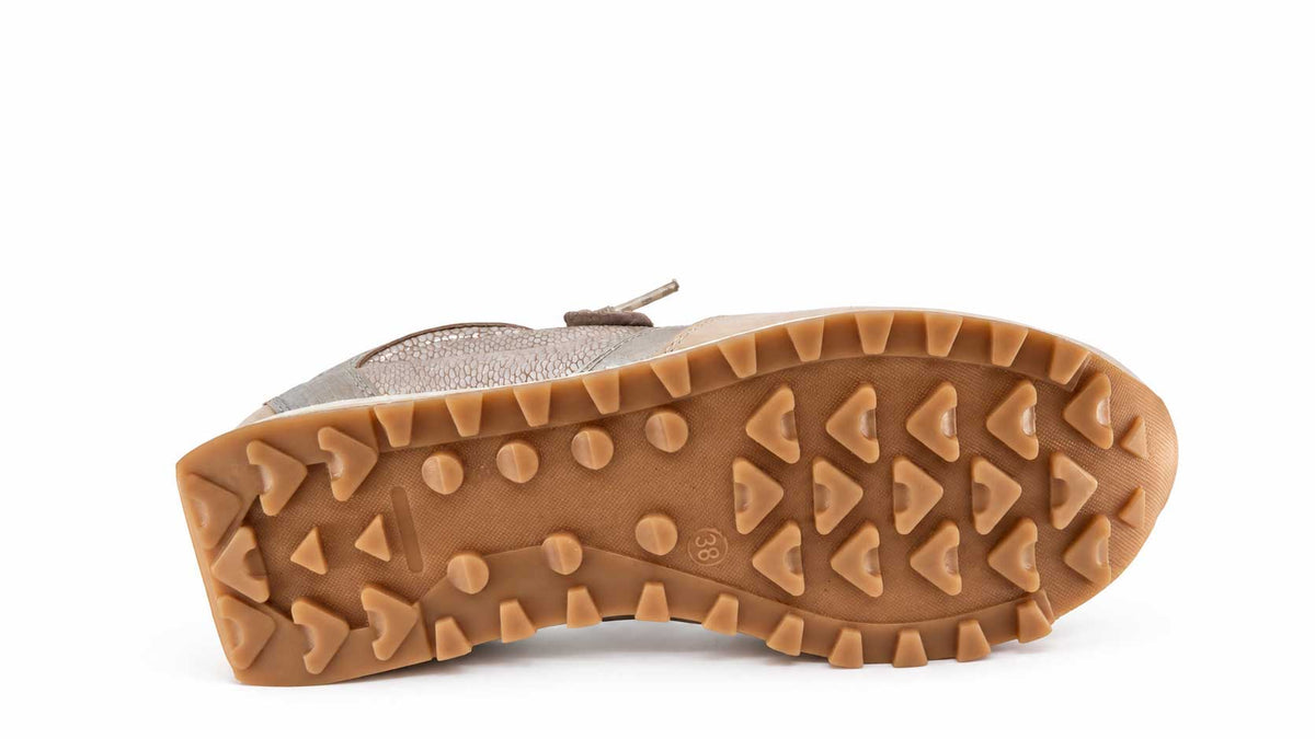 Fiona Womens Beige & Silver Sneakers