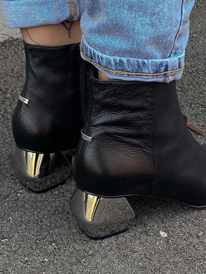 003A Black Leather Women's Ankle Boots