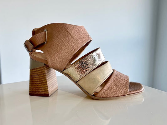 Laura Bellariva - Tan & Gold block heel.