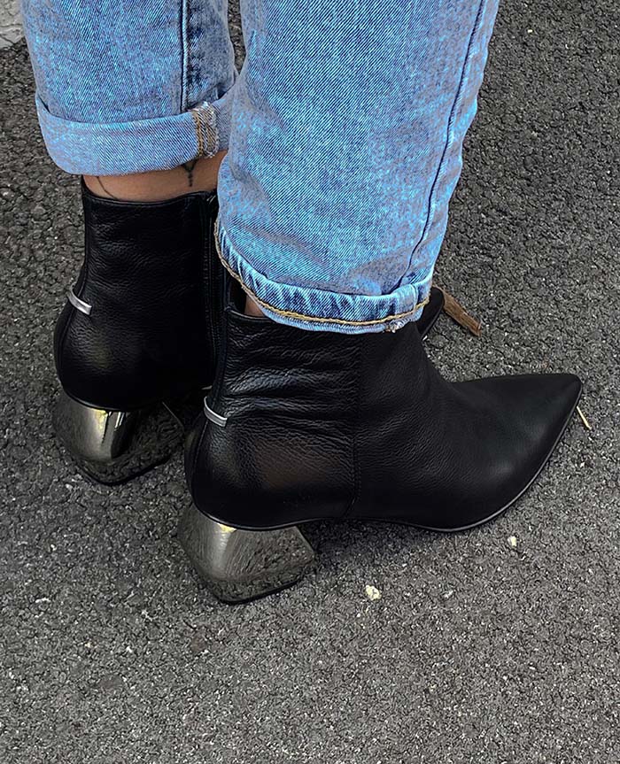 003A Black Leather Women's Ankle Boots