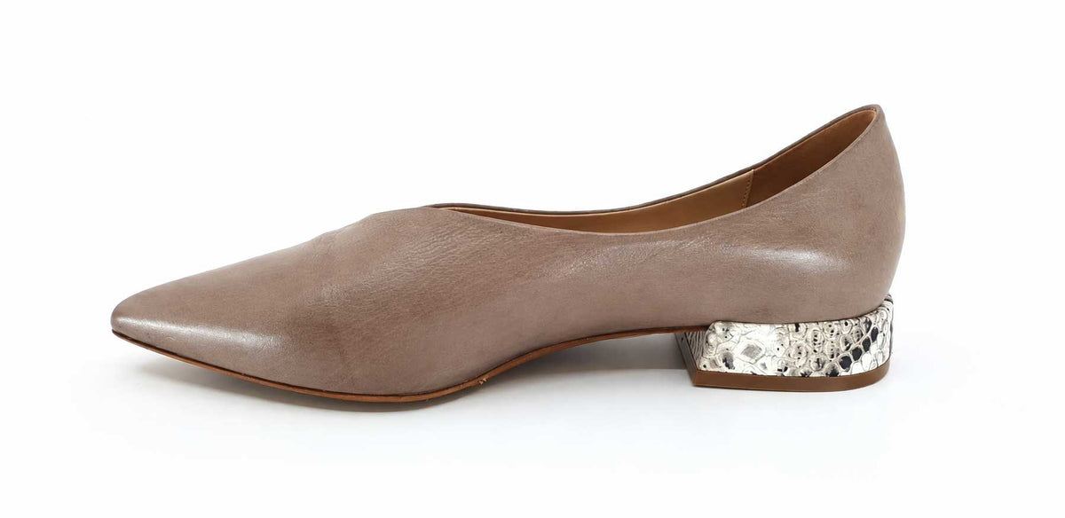 Camilla Womens Taupe Leather Flats
