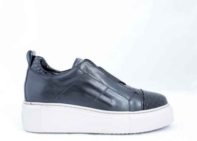 6182 Black Women's Slip-On Sneakers